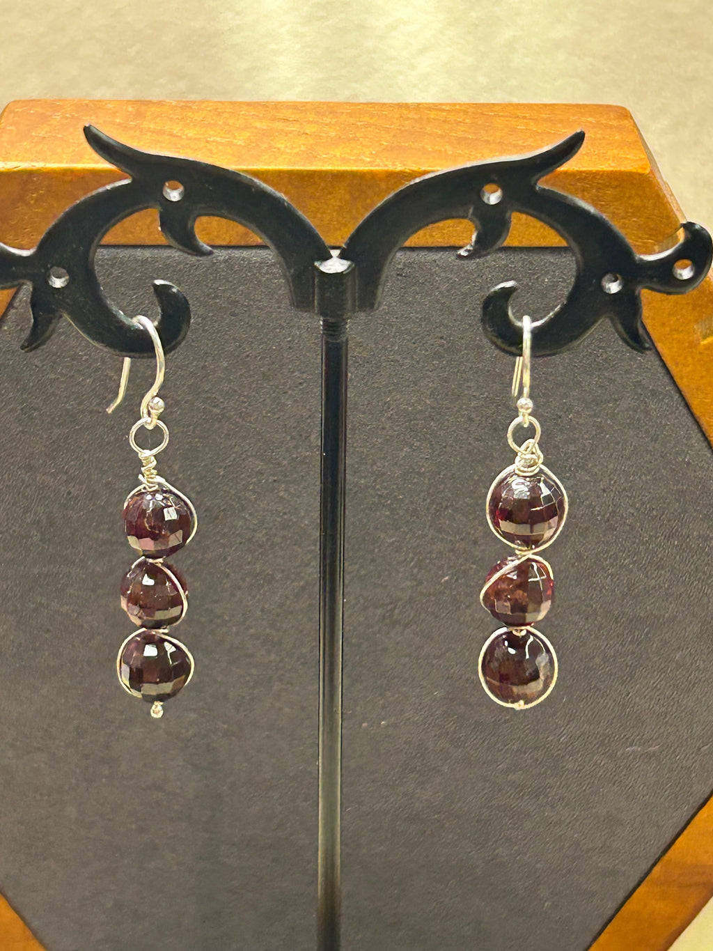 E128 SS wire wrapped triple 8 mm Garnets