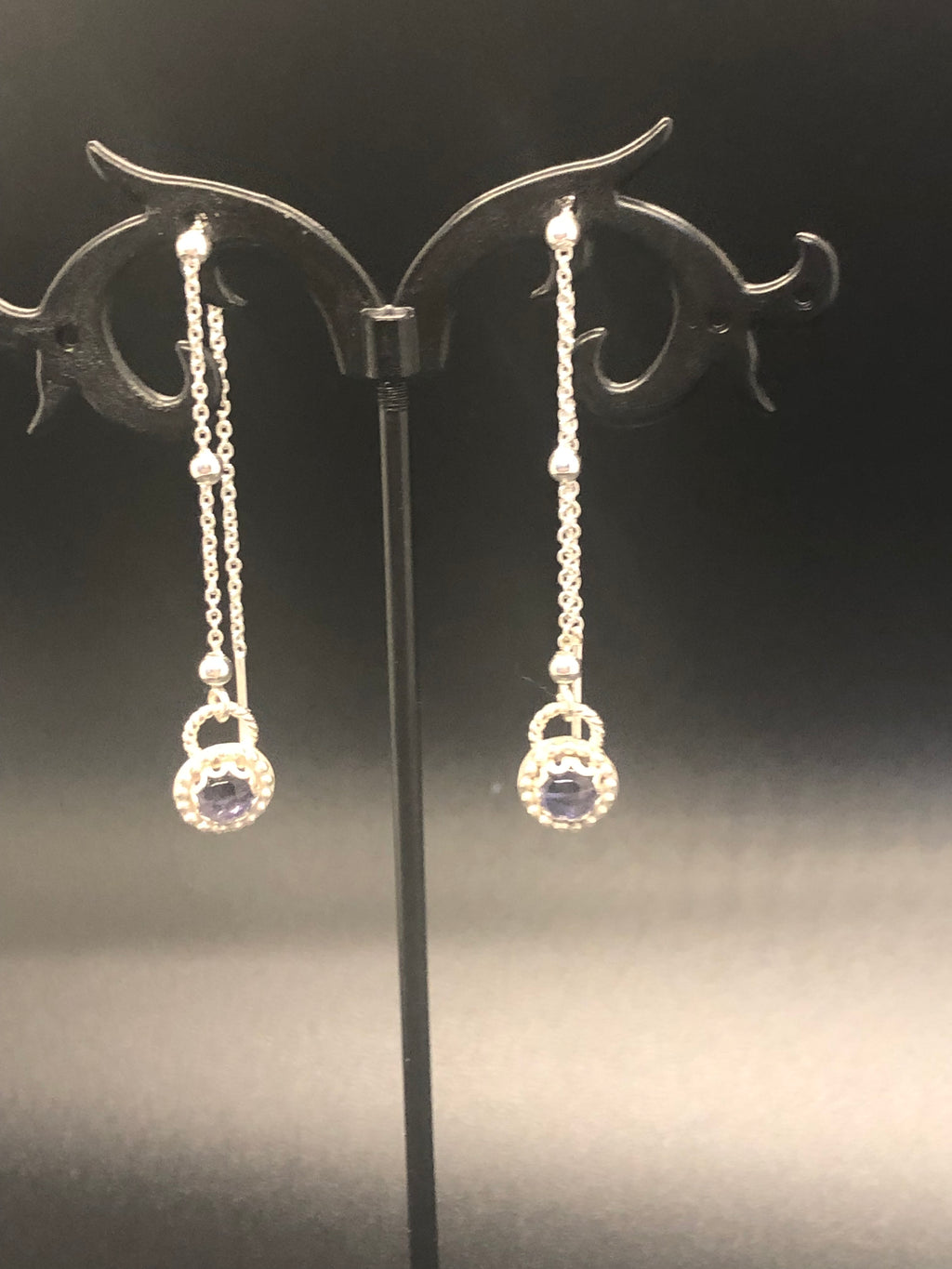 E124 crown set 6 mm Iolite on SS beaded threader