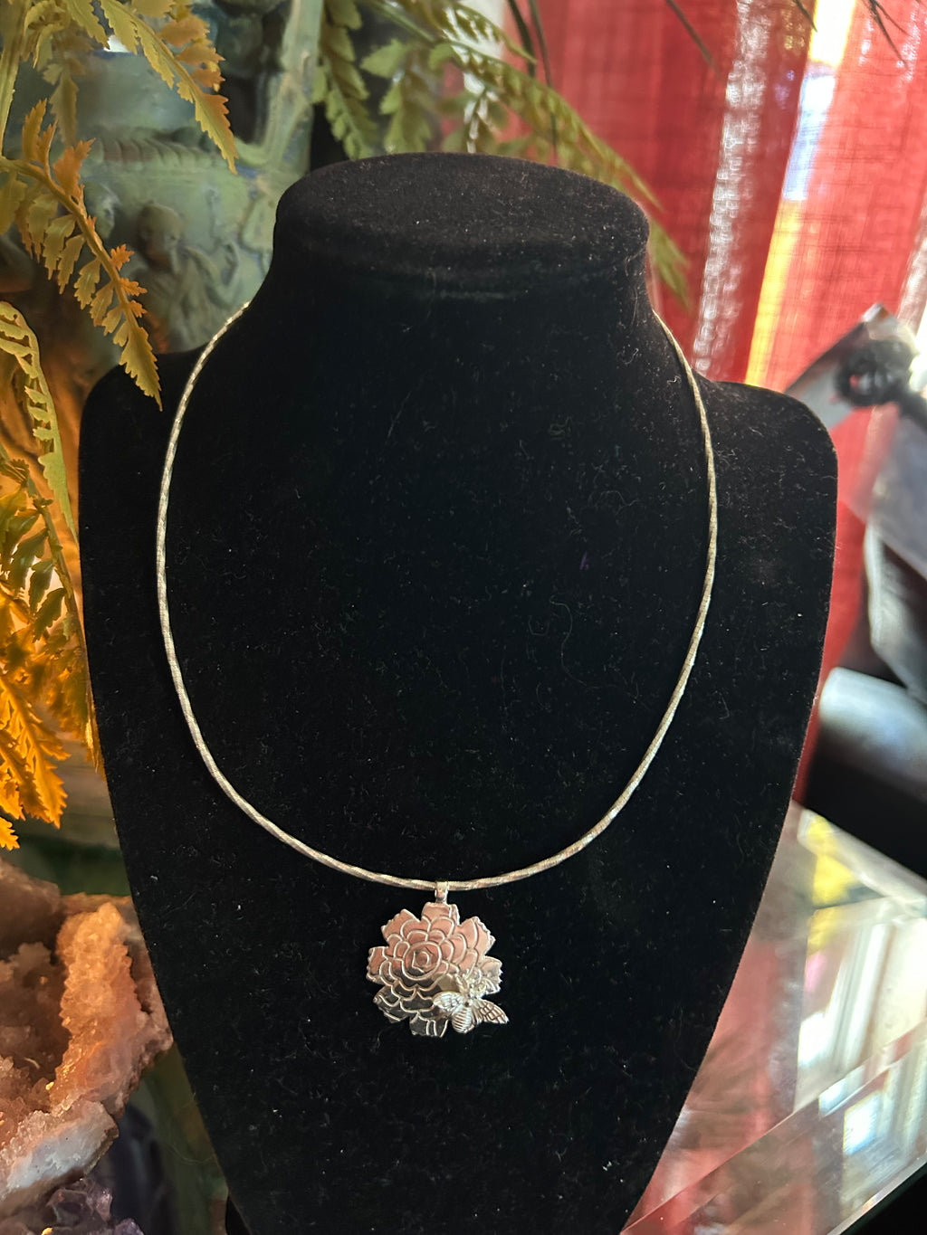 N30  “ Happy Bee” sterling silver pendant on thick diamond cut 17” omega chain