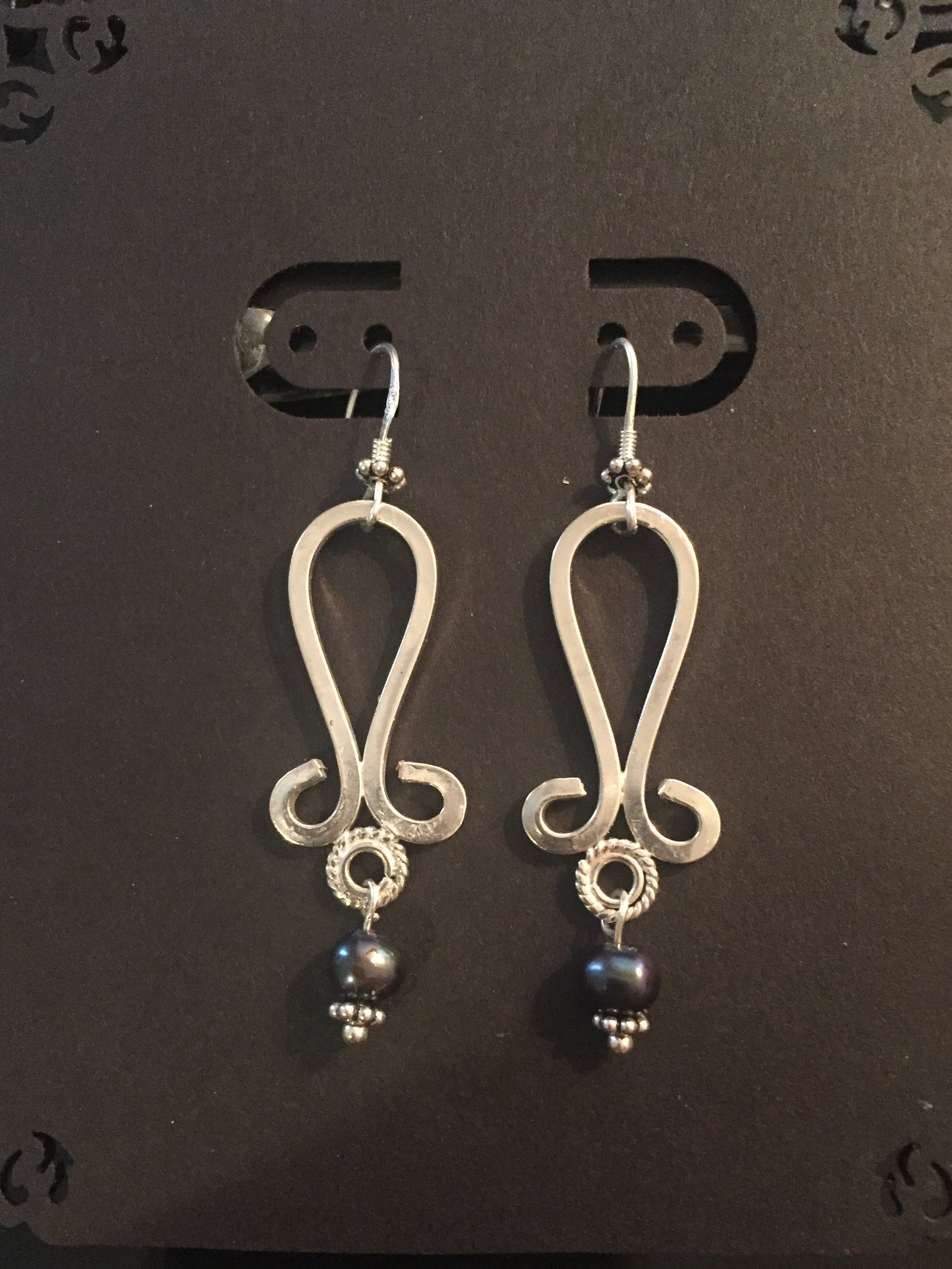E28  “The Black Pearl” SS Square Wire Chandelier Earrings