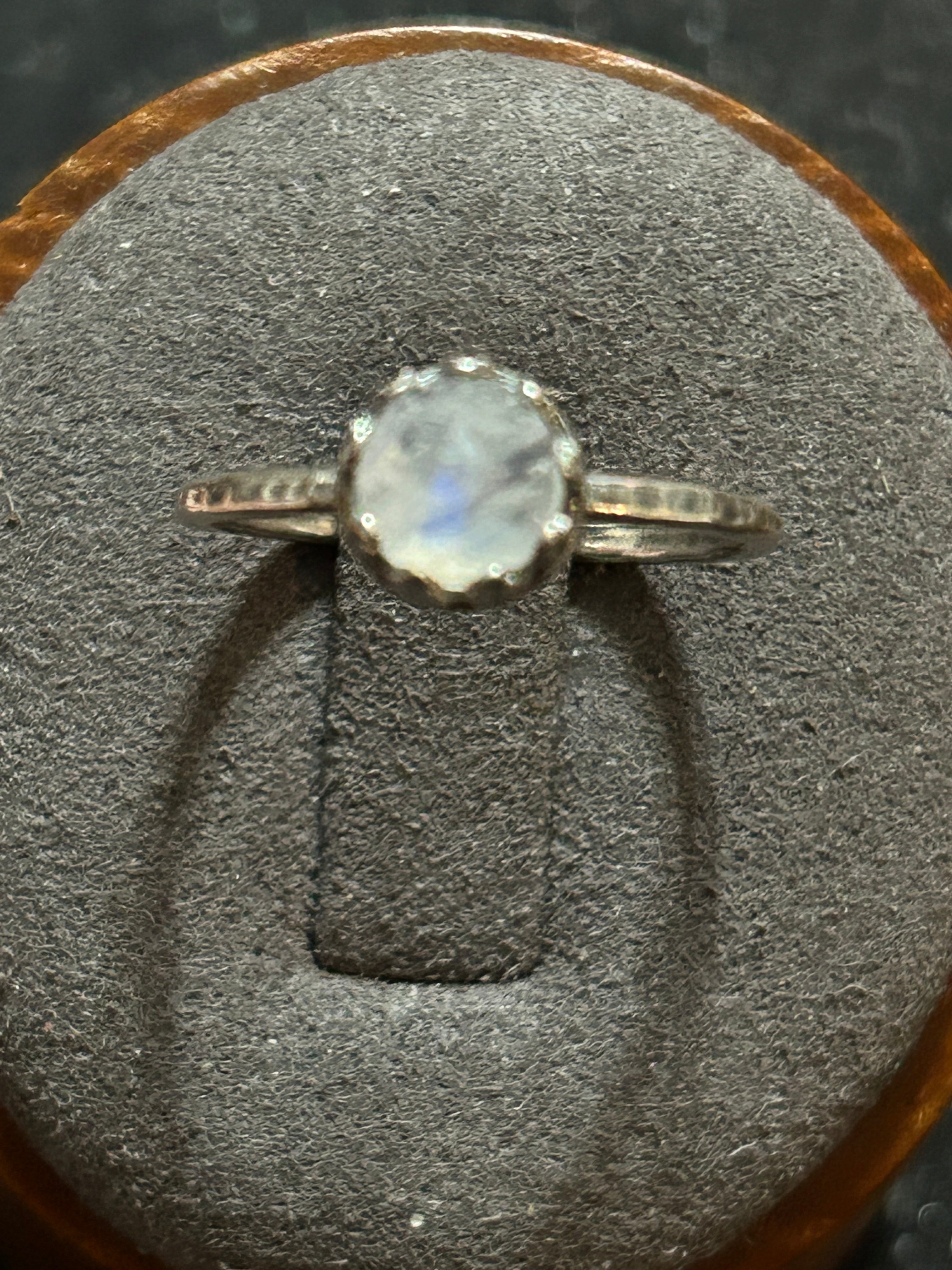 R30 SS antiqued crown-set moonstone size 6.75 ring