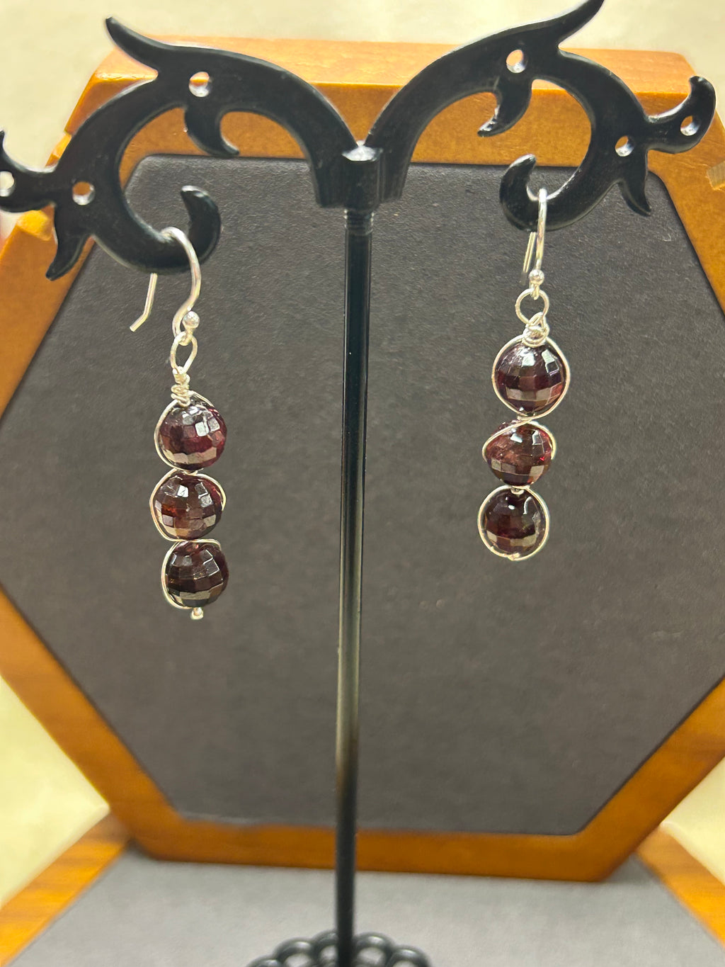 E128 SS wire wrapped triple 8 mm Garnets