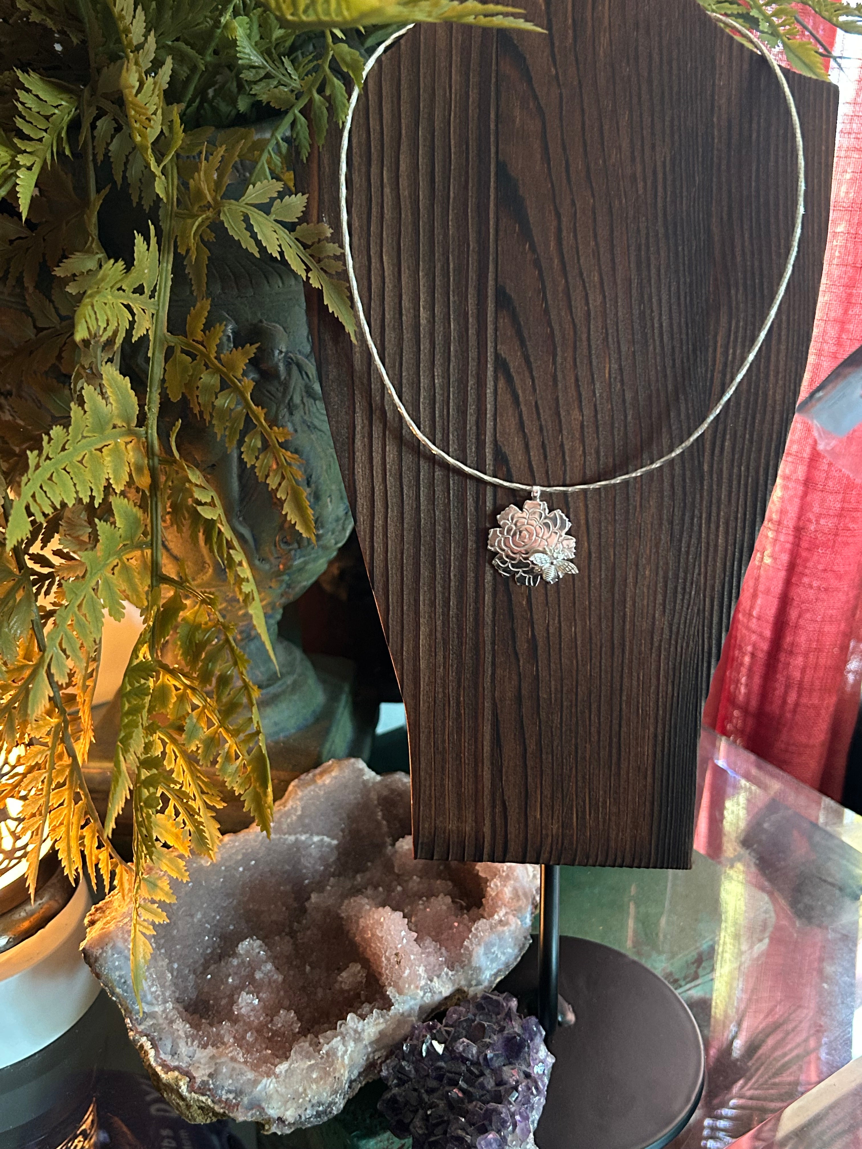 N30  “ Happy Bee” sterling silver pendant on thick diamond cut 17” omega chain