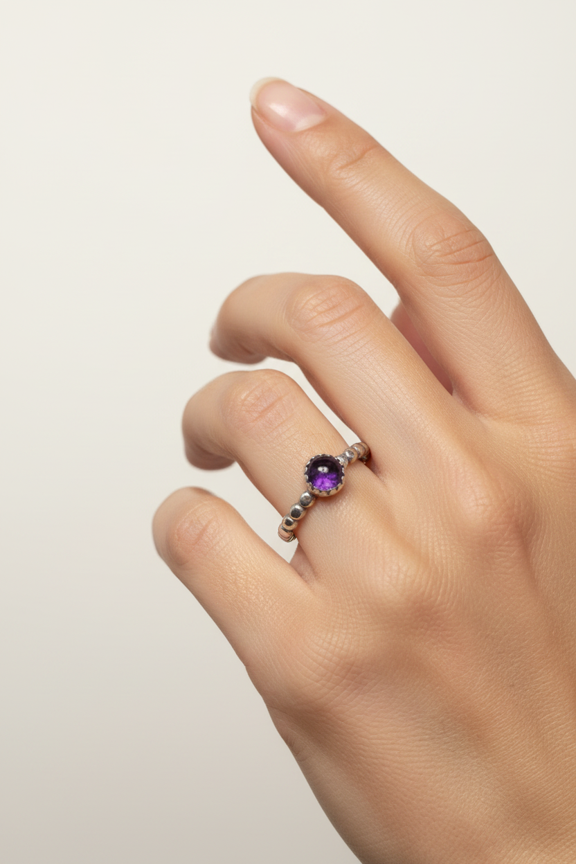 R25  SS 6mm Amethyst set on Bead wire band size 7 ring