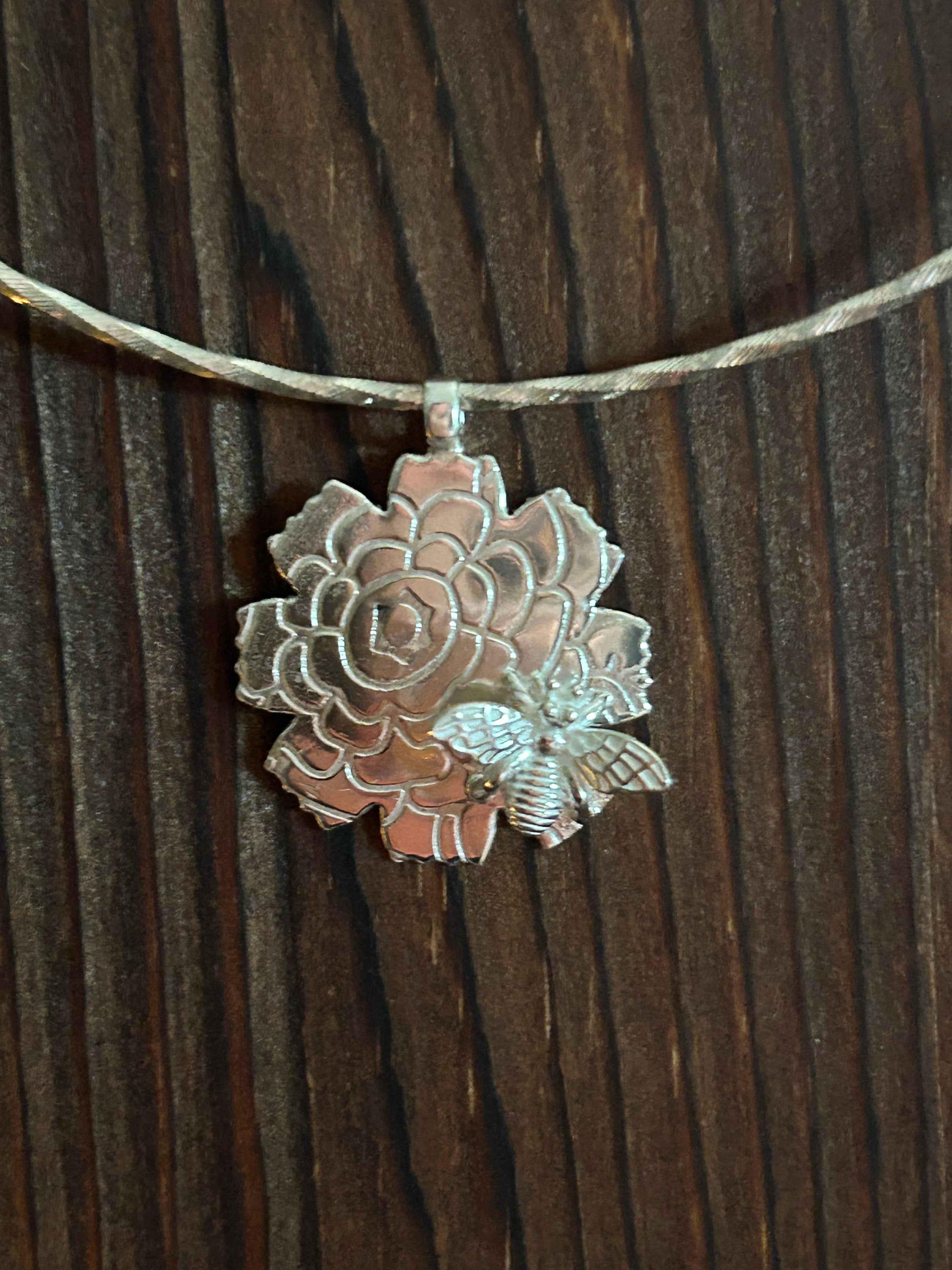 N30  “ Happy Bee” sterling silver pendant on thick diamond cut 17” omega chain