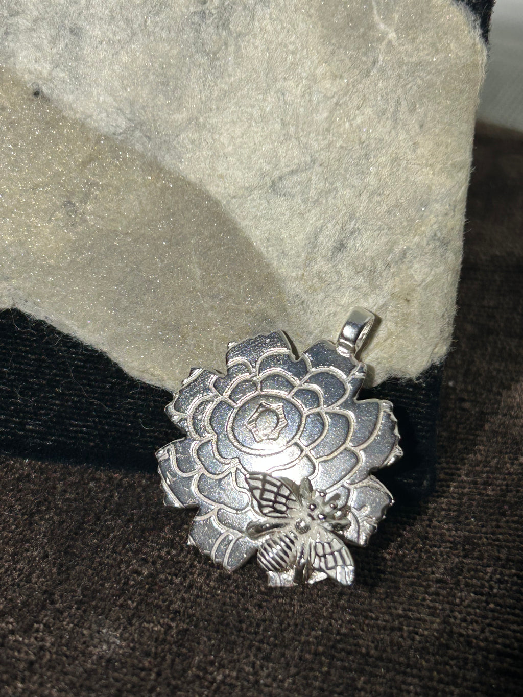 N30  “ Happy Bee” sterling silver pendant on thick diamond cut 17” omega chain