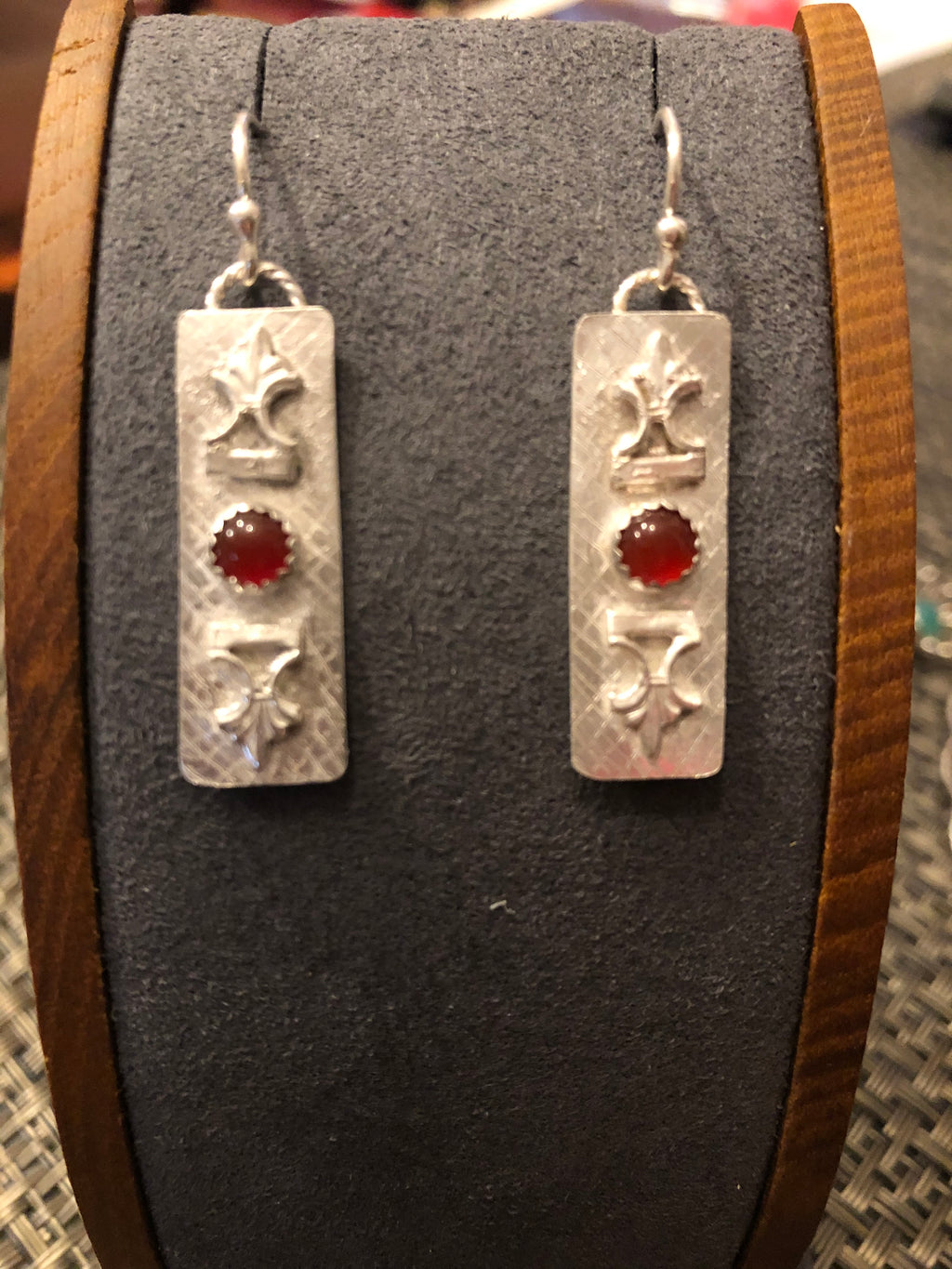 E125 SS crowned 5 mm Carnelian earrings