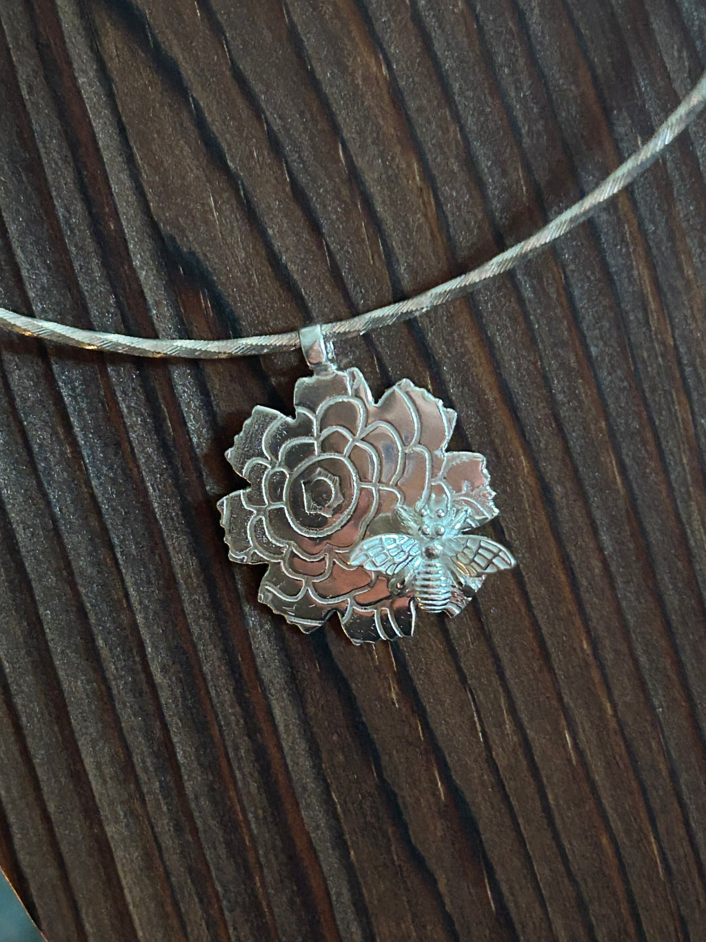 N30  “ Happy Bee” sterling silver pendant on thick diamond cut 17” omega chain