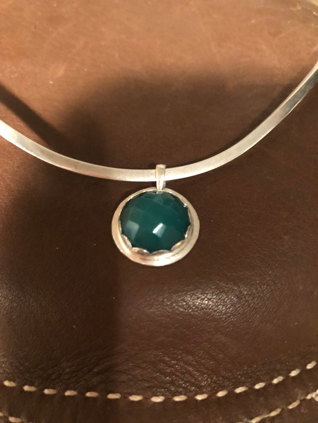 N16  Sterling Silver Rose-cut 12 mm Green Onyx on 17 inch SS omega