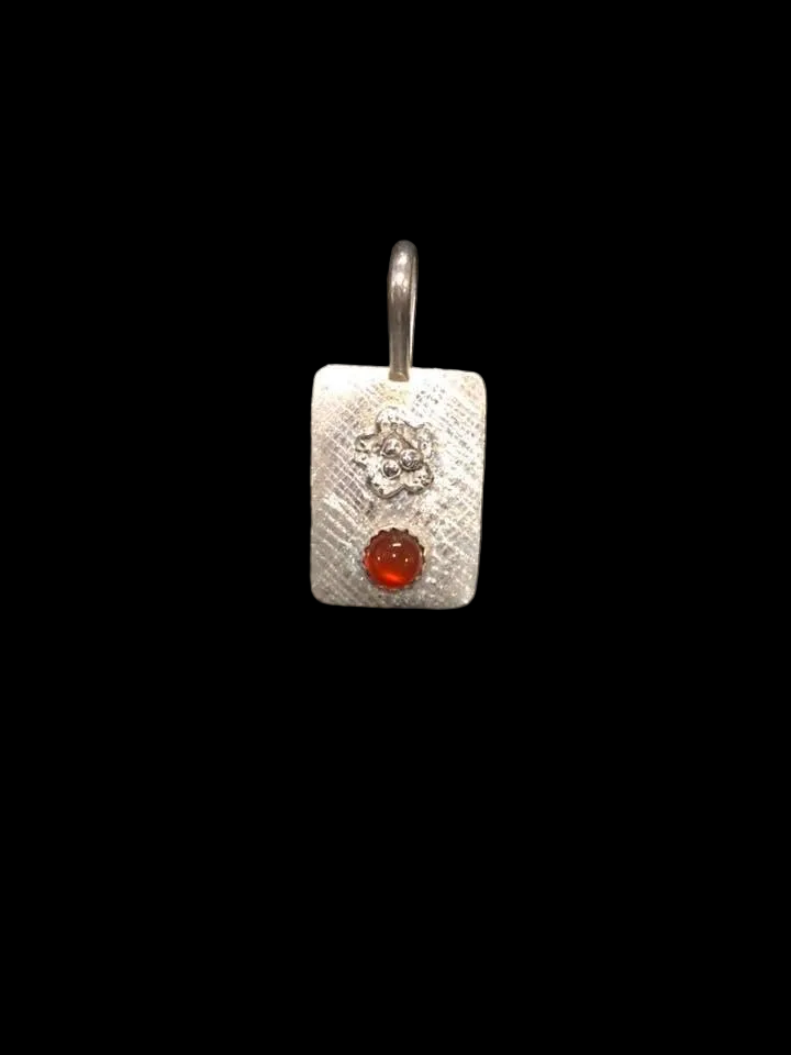N28 sterling silver flower & 6 mm carnelian pendant