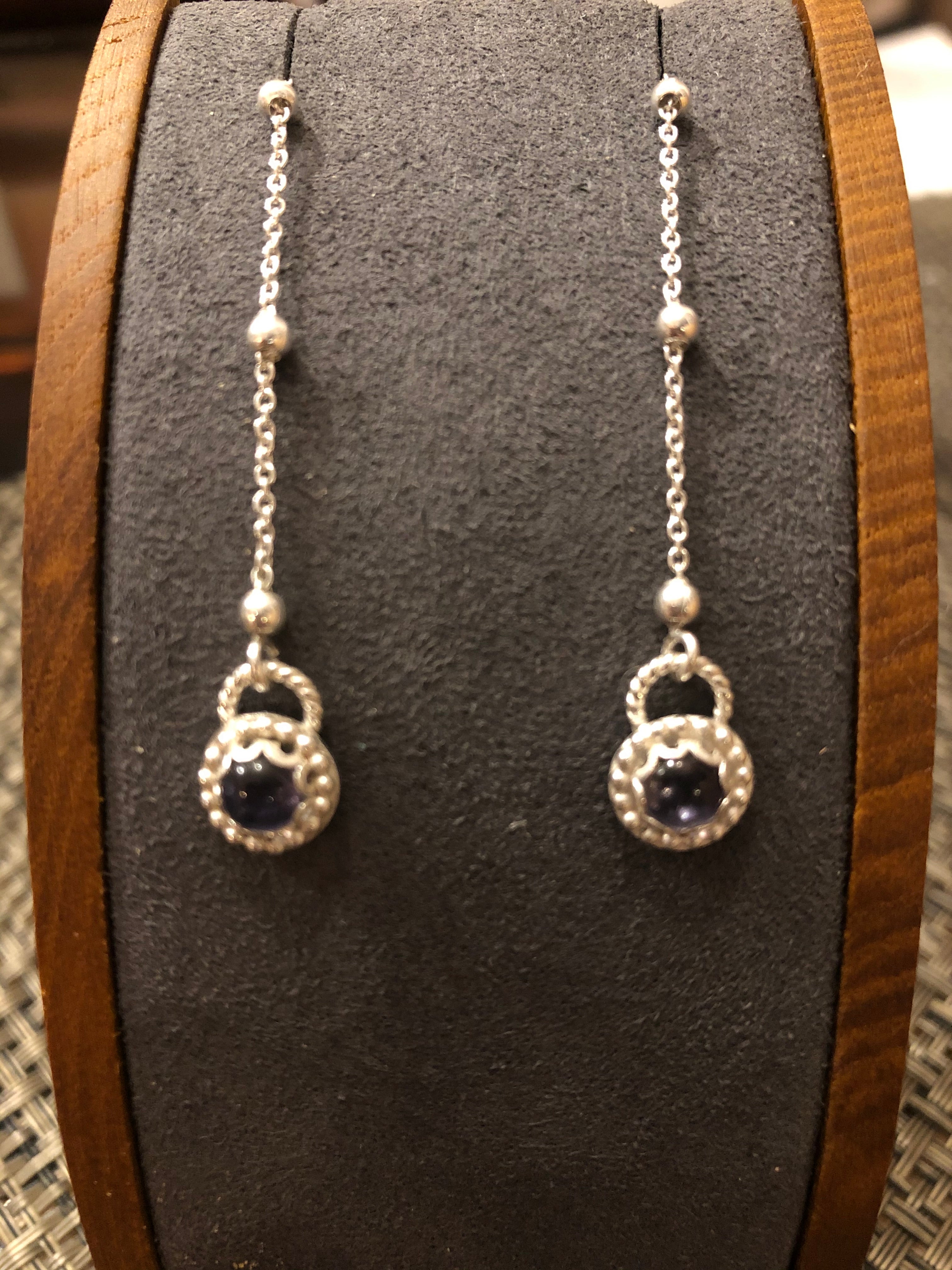 E124 crown set 6 mm Iolite on SS beaded threader
