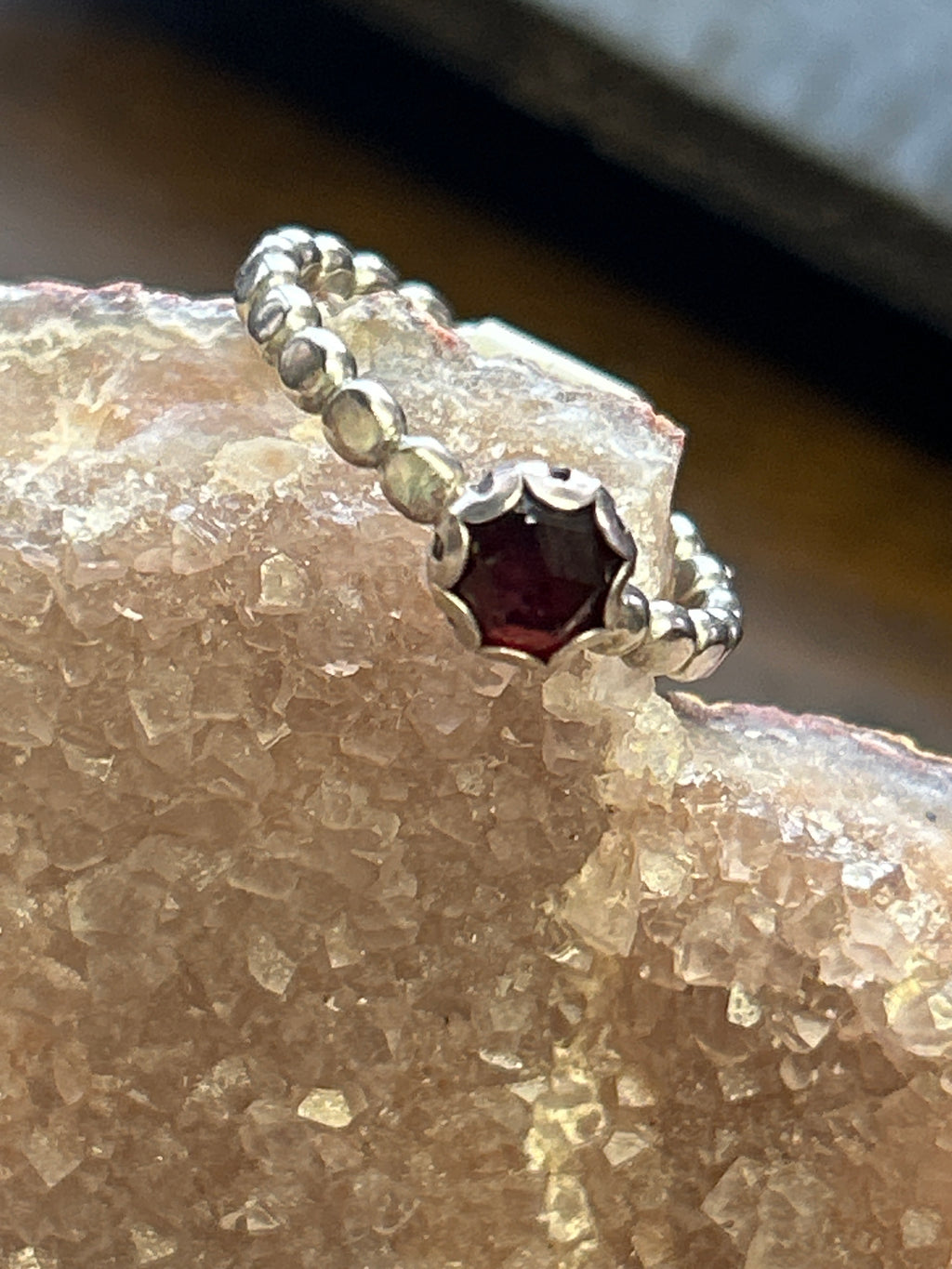 R26  SS 6mm Garnet bead wire size 7 ring