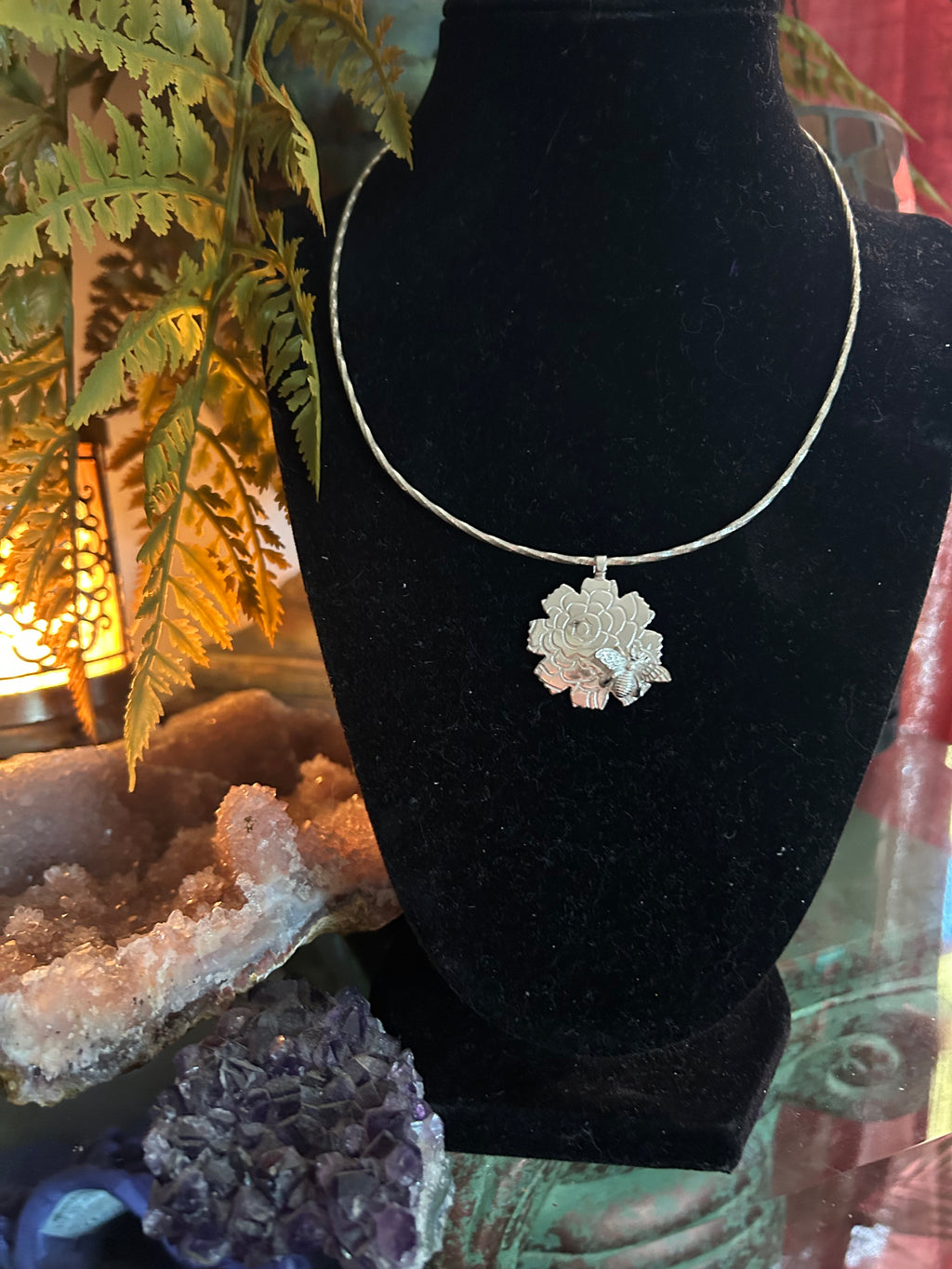 N30  “ Happy Bee” sterling silver pendant on thick diamond cut 17” omega chain