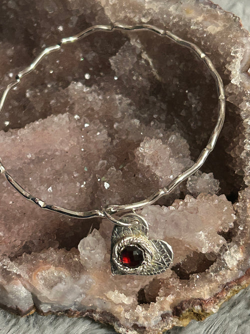 B1 Sterling Silver Wavy Bracelet with Garnet Heart Charm
