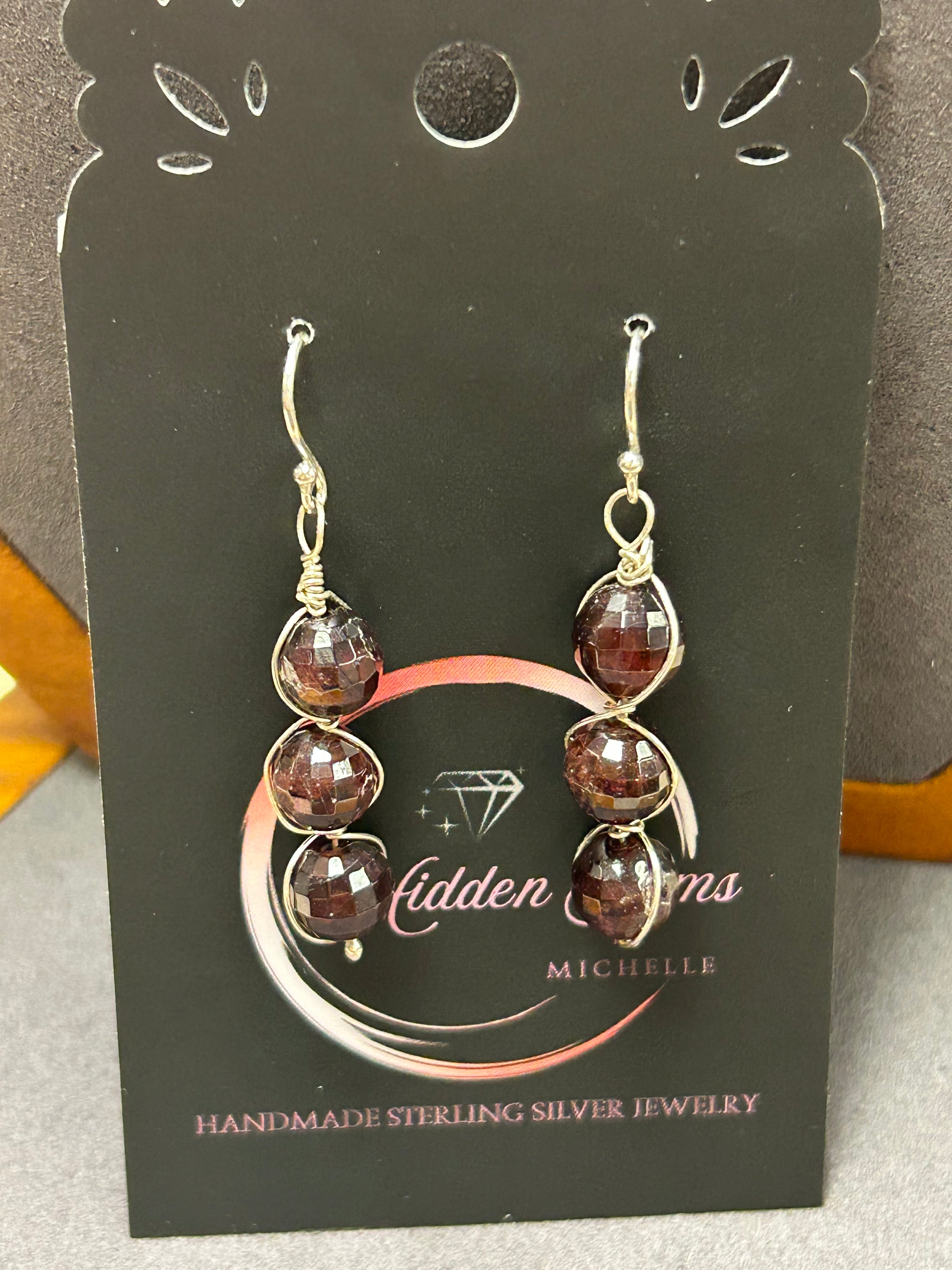 E128 SS wire wrapped triple 8 mm Garnets