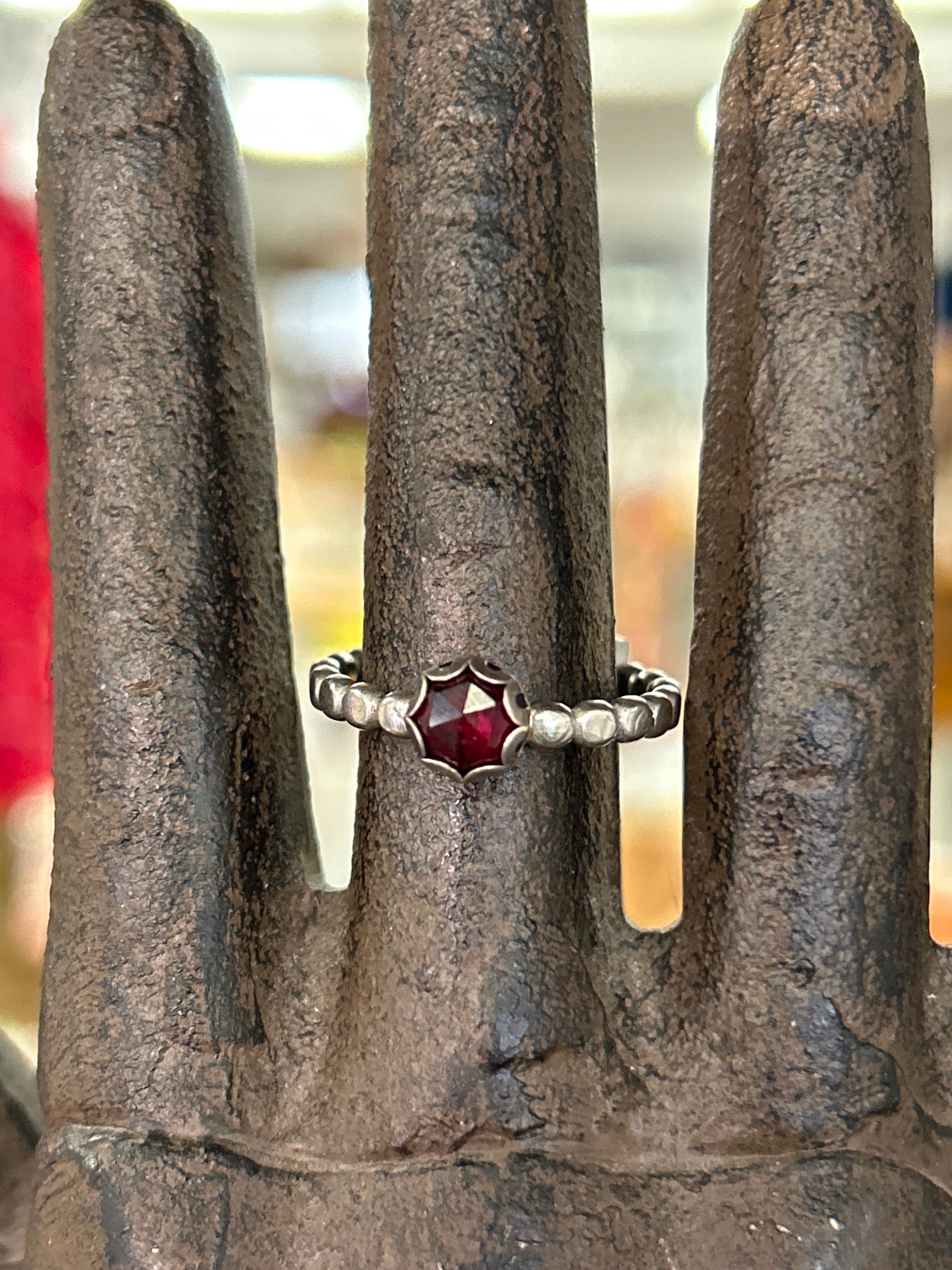 R26  SS 6mm Garnet bead wire size 7 ring
