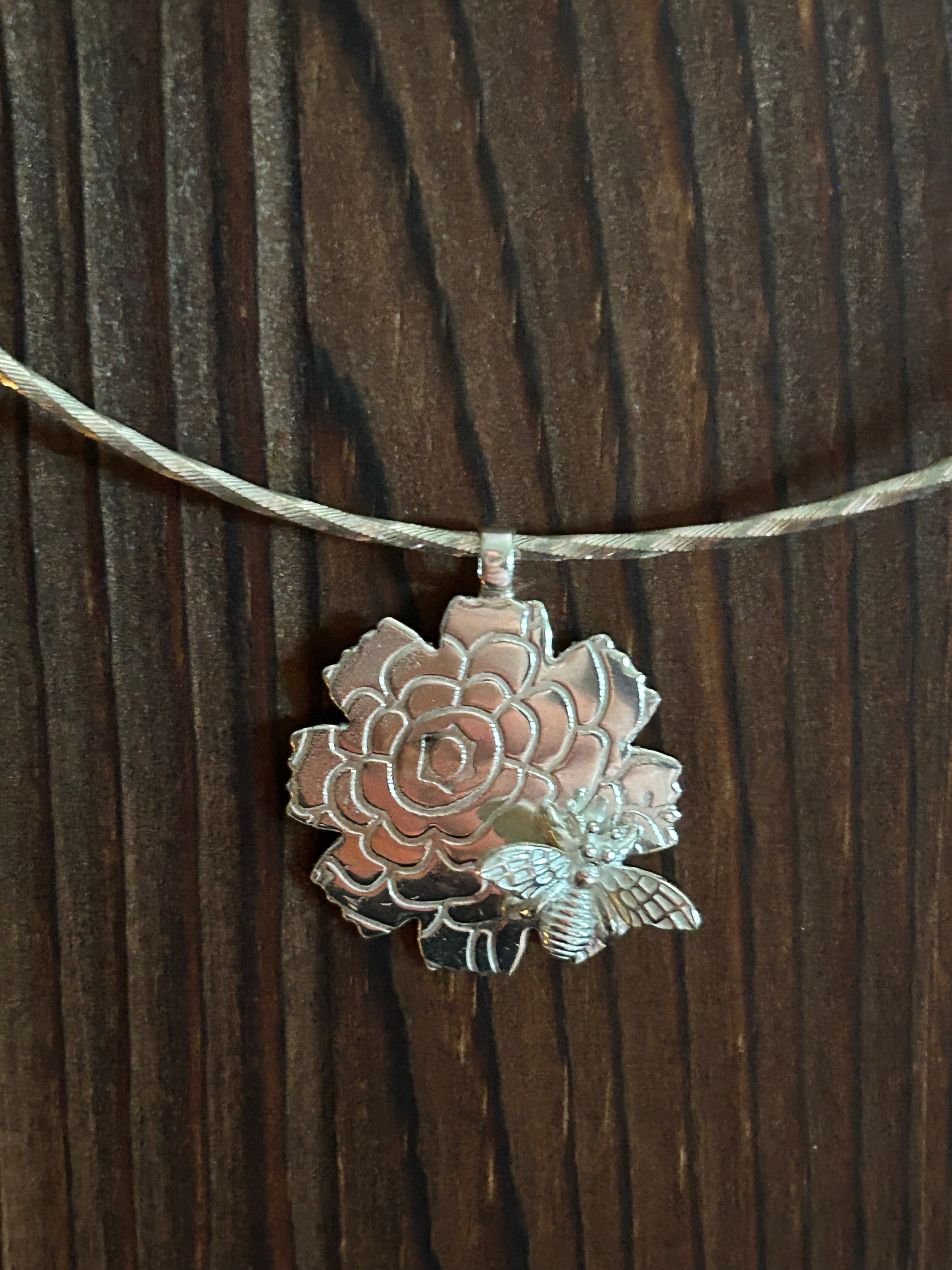 N30  “ Happy Bee” sterling silver pendant on thick diamond cut 17” omega chain