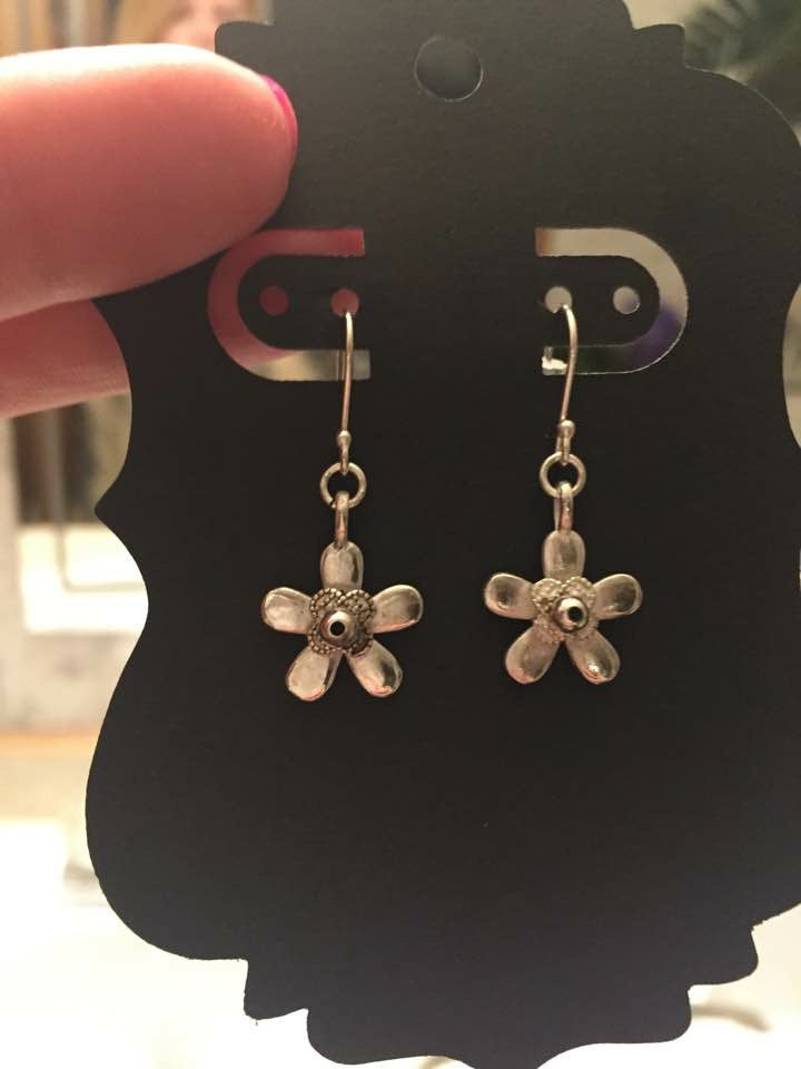 E13 SS Daisy Earrings