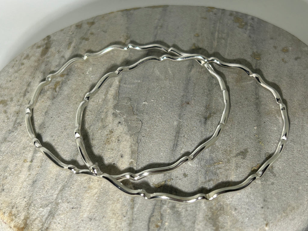 B16 Sterling Silver 12 ga Wavy Bangle Bracelet (Large)