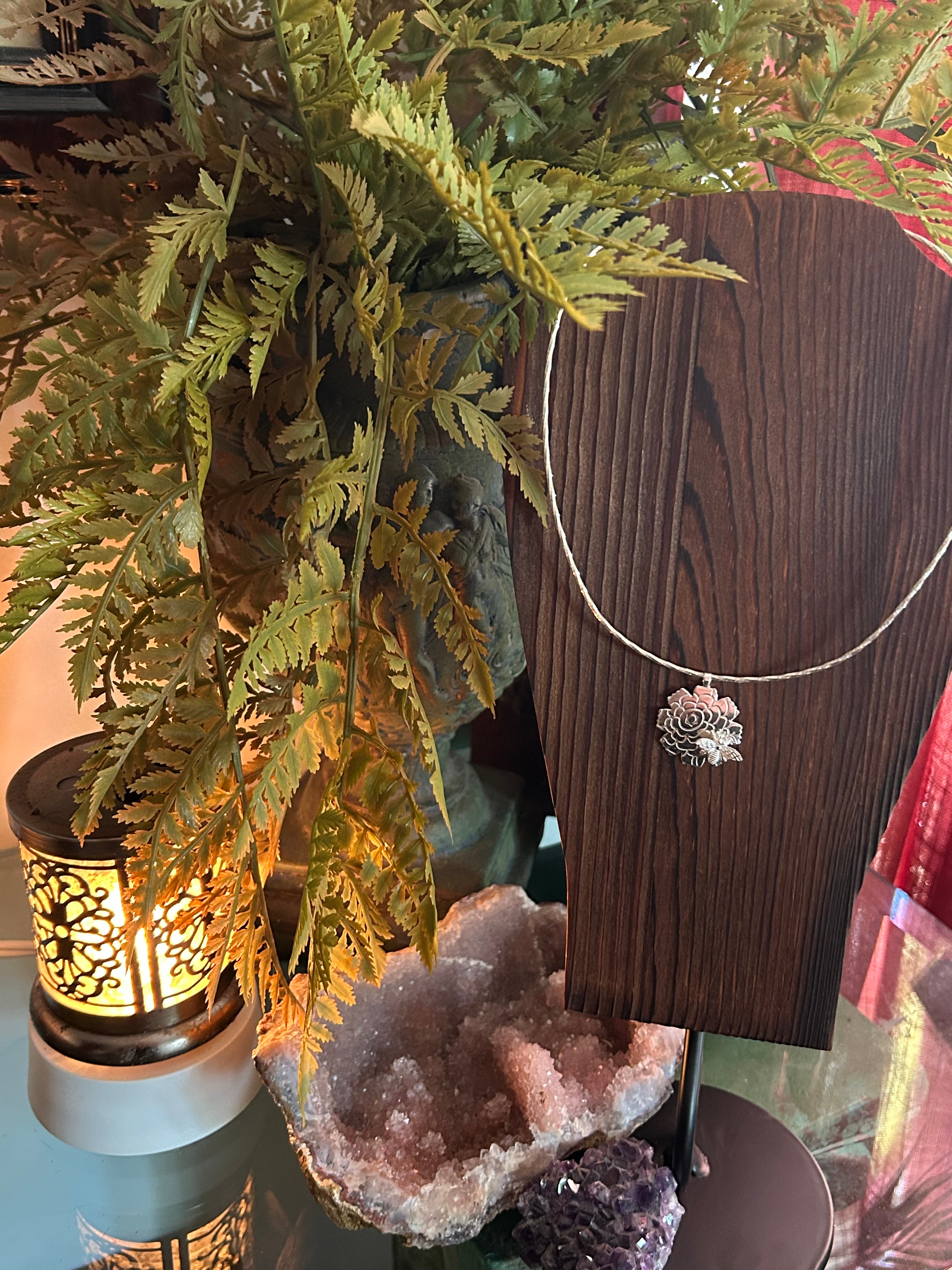 N30  “ Happy Bee” sterling silver pendant on thick diamond cut 17” omega chain