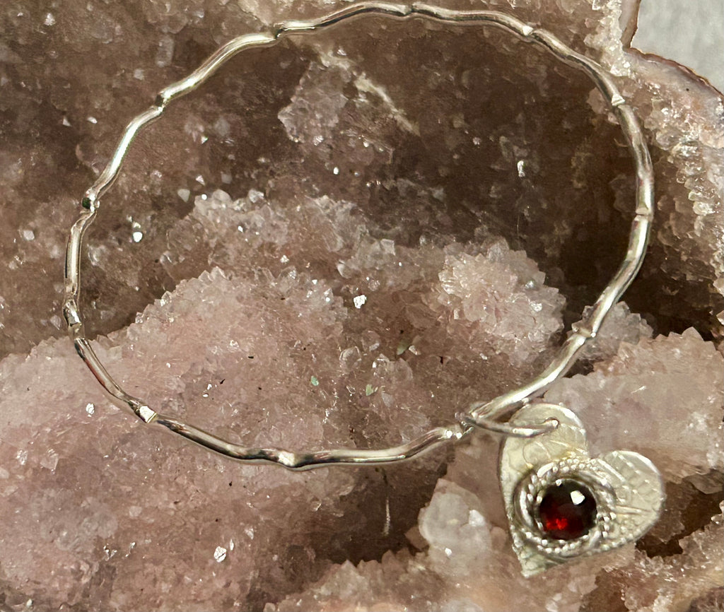 B1 Sterling Silver Wavy Bracelet with Garnet Heart Charm
