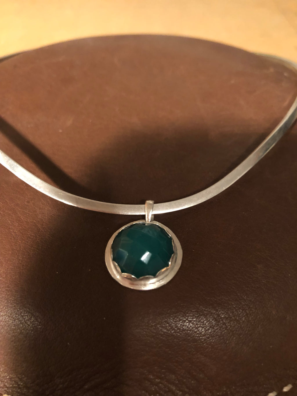 N16  Sterling Silver Rose-cut 12 mm Green Onyx on 17 inch SS omega