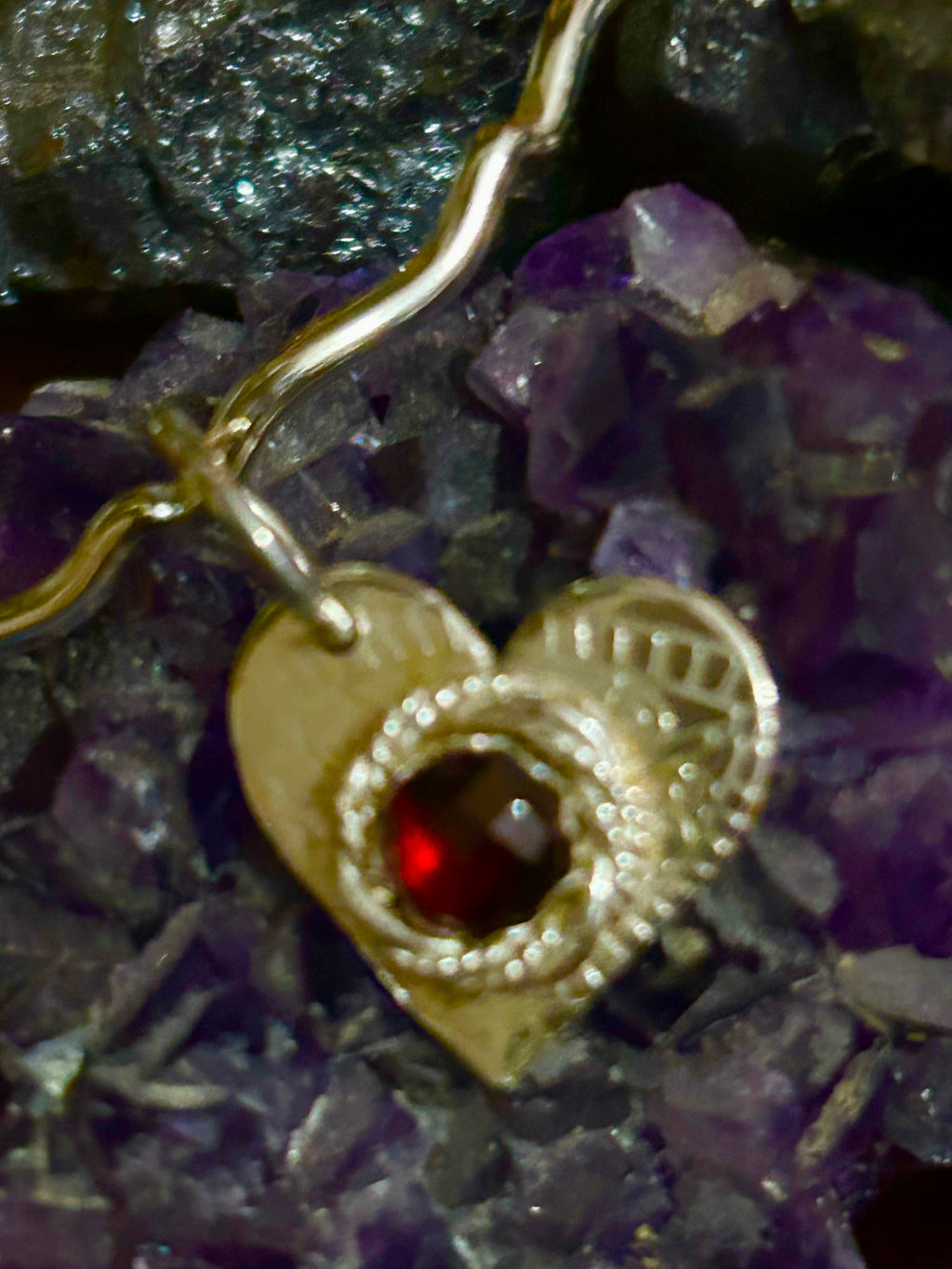 B1 Sterling Silver Wavy Bracelet with Garnet Heart Charm