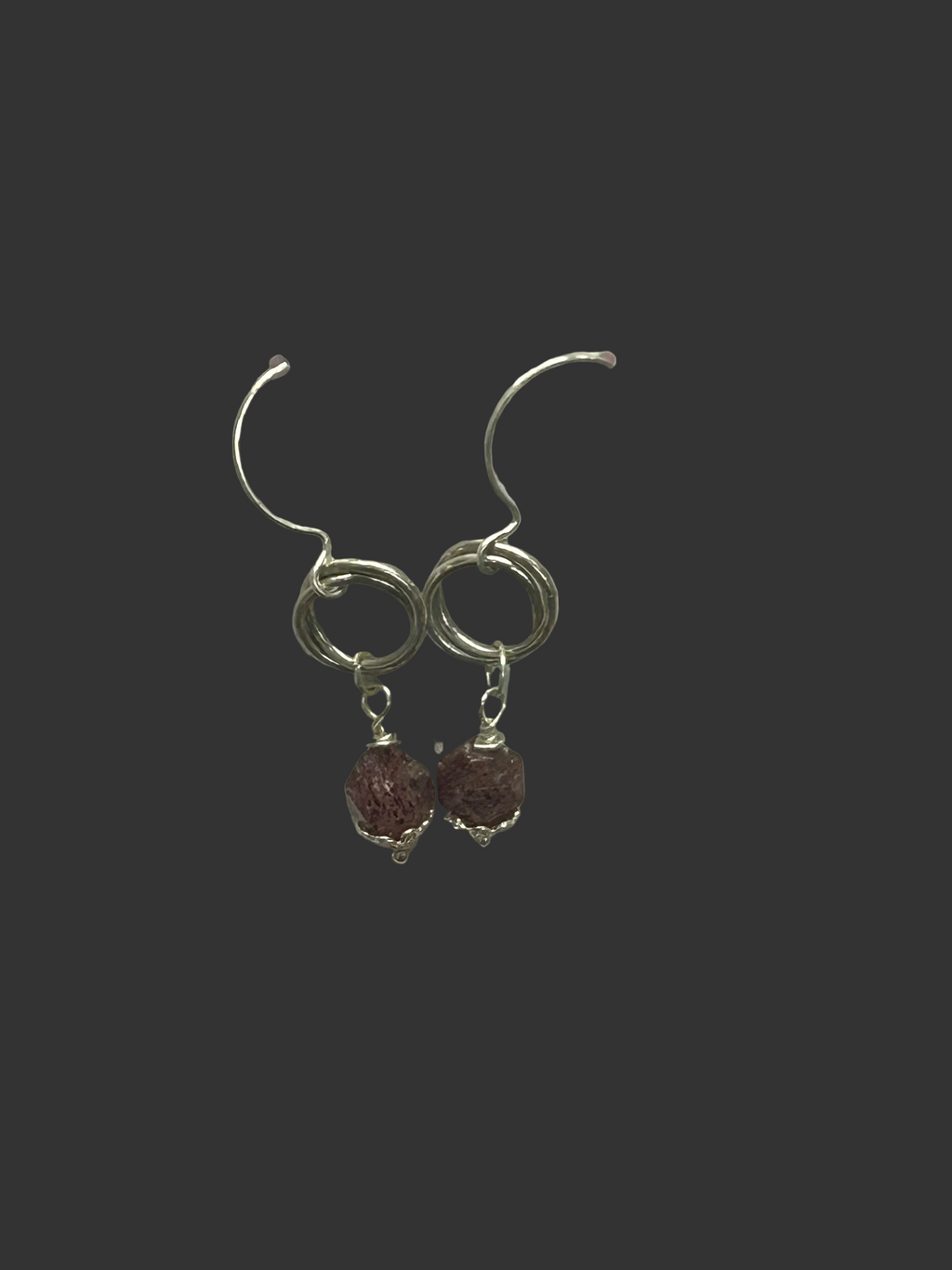 E135 SS Möbius & 8 mm strawberry quartz
